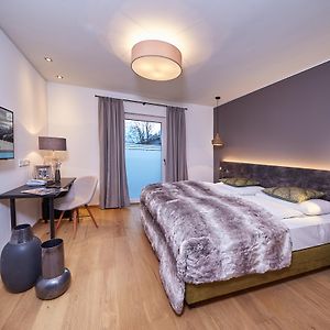 Design Zimmer mit Kingsize-Bett